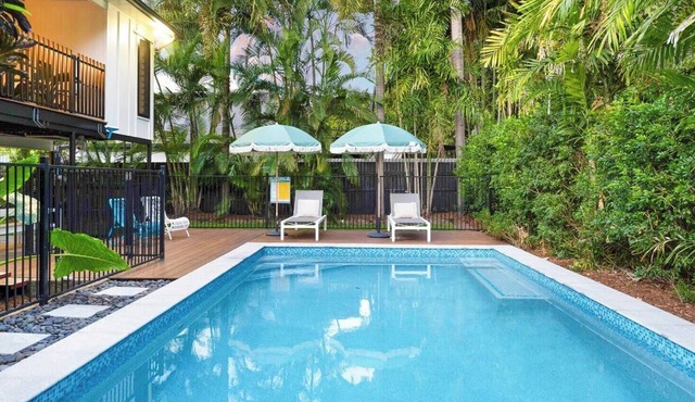 Tropical Poolside Studio in Mundingburra