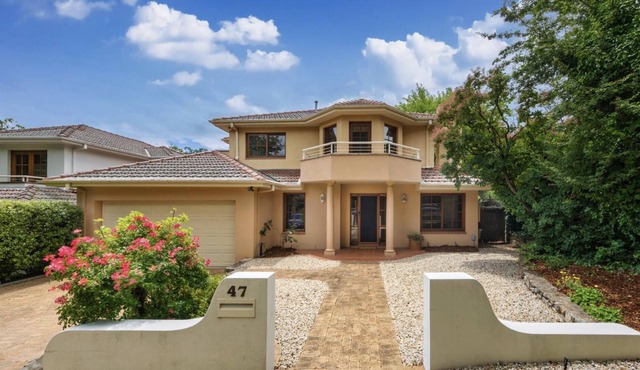 Tuscan Villa in Griffith in Griffith