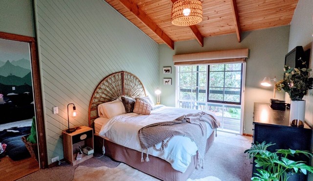 Two Mountains Lodge. Modern, homely alpine retreat with salt spa. Mt.Buller base in Sawmill Settlement