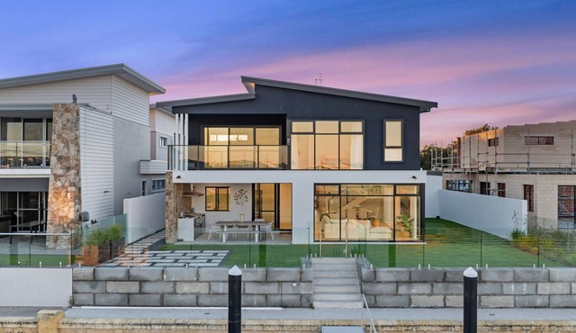 Ultimate luxury on the canal in Geographe
