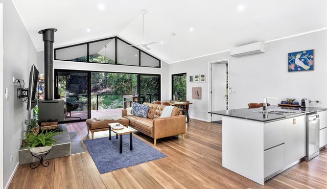 Under the Pecans | 2BR Retreat with Peaceful Scenic Views in Woombye