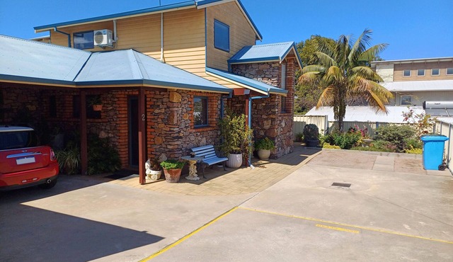 UNIQUE GRANITE TOWNHOUSE in Esperance