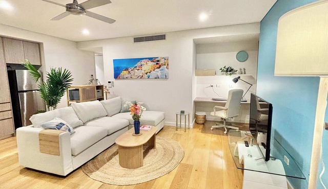 Upscale 1BR next Bondi Westfield & Trains with secure parking in Bondi Junction