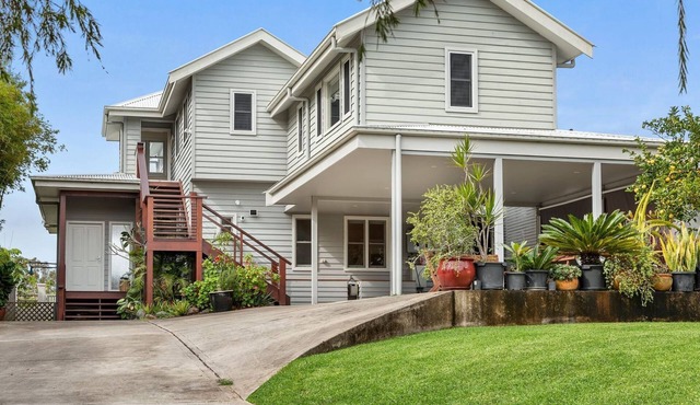 Urunga Magic - Spacious 3-bedroom home with elevated views to catch the summer breez in Urunga