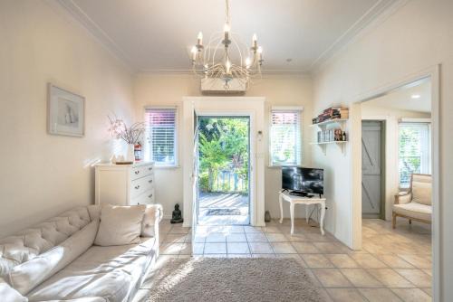 Velvet Pear Cottage in Central Tilba