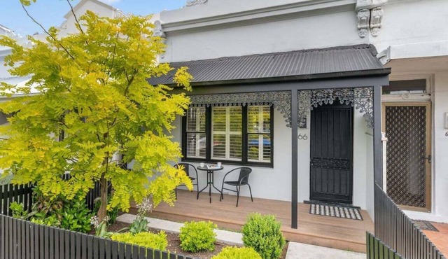 Very Victorian, Modern & Special. 2BRM, 1BTH. in Inner Bay Side South