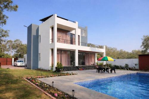 Vishranti Spacious Villa with Pool & Sunlit Spaces