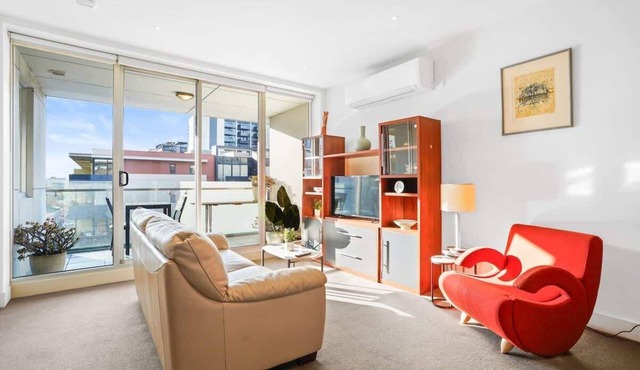 W30 - Sparkling North Melbourne Gem with parking in North Melbourne