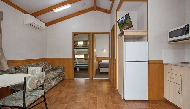 Warrnambool Motel and Holiday Park in Warrnambool