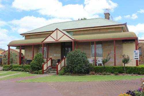 Warwick Settlers Inn in Warwick