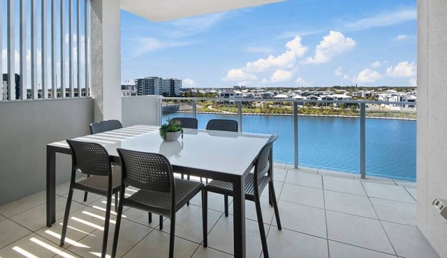 Waterfront 2brm resort style apartment in Birtinya