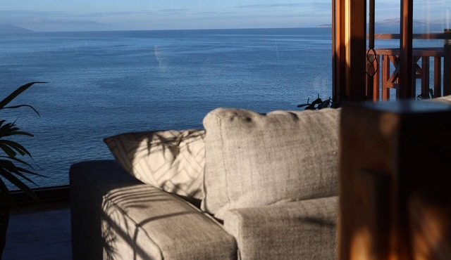 Waterfront beach house overlooking one of Tassie's favourite surf breaks in Dodges Ferry
