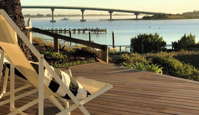 Waterfront Retreat With Expansive Views - Walking Distance to Wharf & Cafes in Goolwa