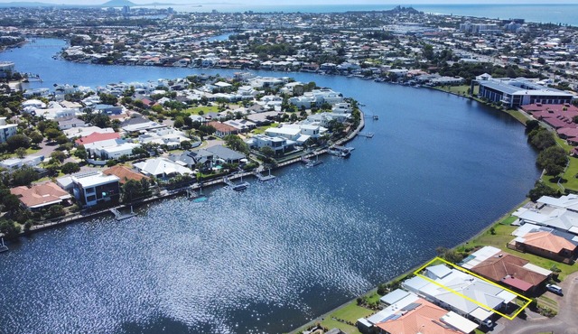 Waterfront Stylish Luxury, Light, Relaxed in Sunshine Coast