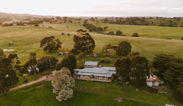 Wattle Hills~Fleurieu Farm Stay Retreat with Pool in Wattle Flat