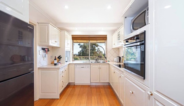 Wattle Park Charm 2BR Home - Minutes from the city - Wifi - Balcony in Wattle Park
