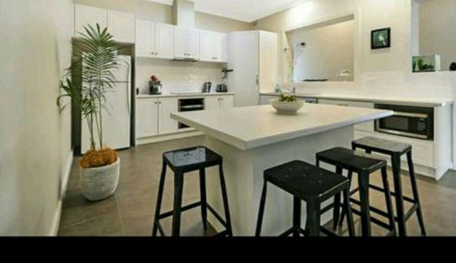 Welcome to White on Height We can Accommodate a Large Group in Mount Gambier