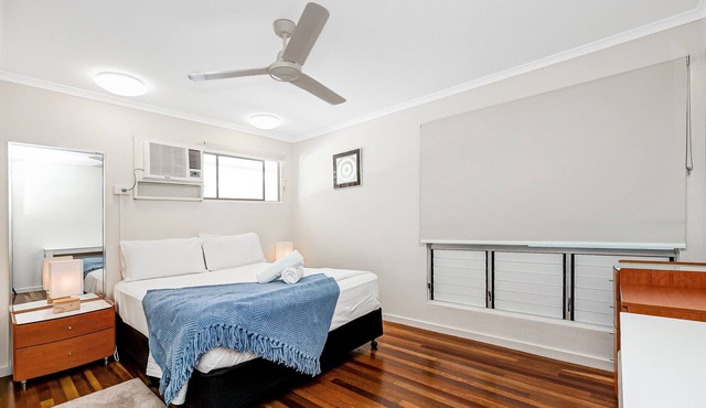 Welcoming 3 BR Townsville Home - Fenced Yard & BBQ in Aitkenvale