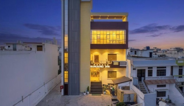 Welcoming 9-bedroom hotel with AC in vibrant Faizabad