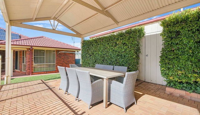 Whispering Glen - Pool Entertainer, Close to Zoo in Dubbo