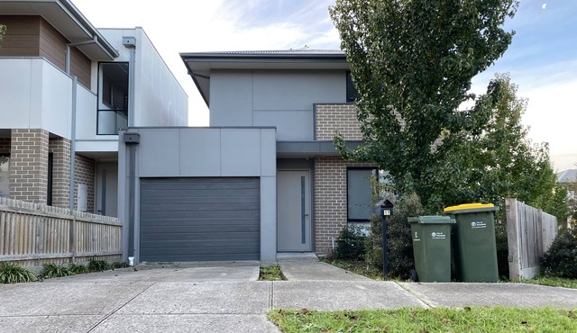 Whole House with 3 Queen Beds -Tranquil Modern House-Mernda-Vic 3754 in Mernda