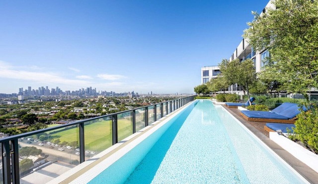 World-Famous Racecourse Views with Pool Gym & Park in Kensington
