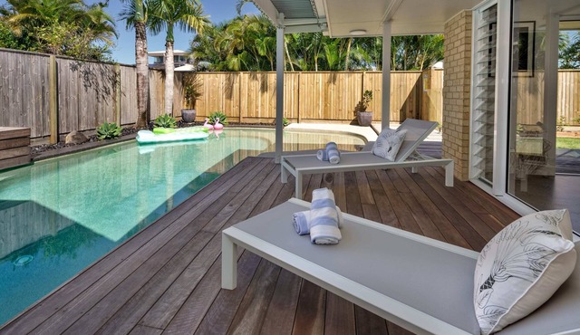 Wurtulla Beachside Haven, Steps to the Sea & Pool in Mooloolaba Region