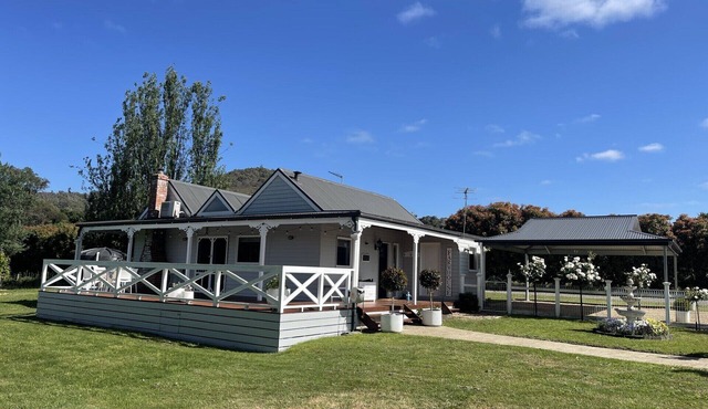 Yarra Fox Farm Farmstay in the heart of the Yarra Valley winery region. in Dixons Creek