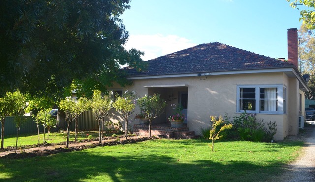 Yea Fig Tree House. Three bedroom plus study comfortable family home. in Yea