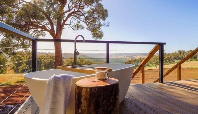 Yira - Uninterrupted Panoramic Sunrise Vistas. Embrace the magic of dawn at Yira, named for its elevated perch (Noongar for "up high"). in Kangaroo Gully