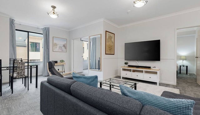 Your East Perth Haven awaits! Walk to Optus Stadium, Crown Perth and the CBD. Enjoy iconic Swan River walks, vibrant Claisebrook Cove for coffee and dining and super easy city access with the free CAT bus (20mins). in East Perth