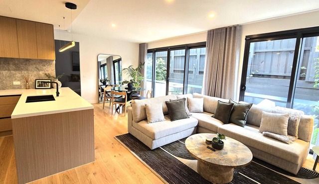 Your luxe 2 bed Hampton Haven with parking in Hampton