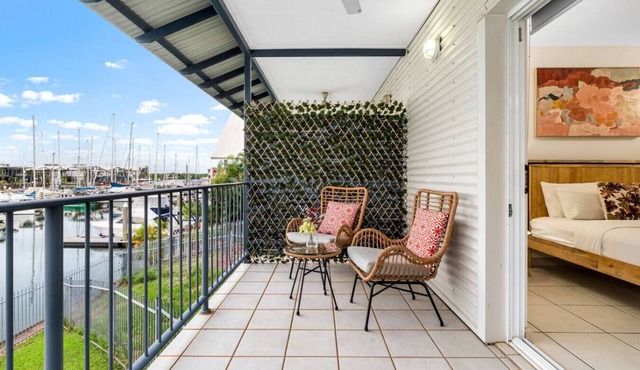 Zen Dockside Point: Marina view - Patio - Parking in Stuart Park