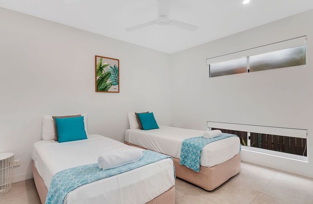 Arlington Beach House (Beachfront near Palm Cove) in Clifton Beach