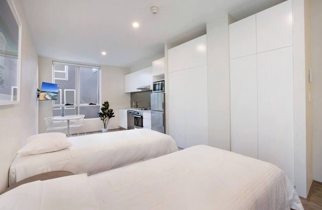BONDI BEACH STUDIOS: VII in Bondi