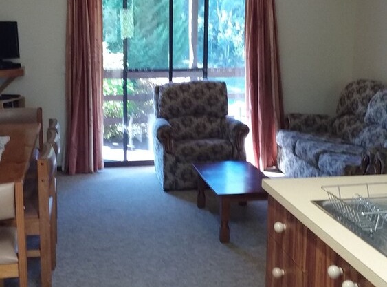 Cabin 1- Emerald Park in Jamieson