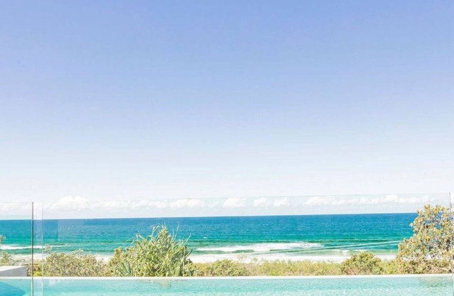 Castaways Beach Escape 