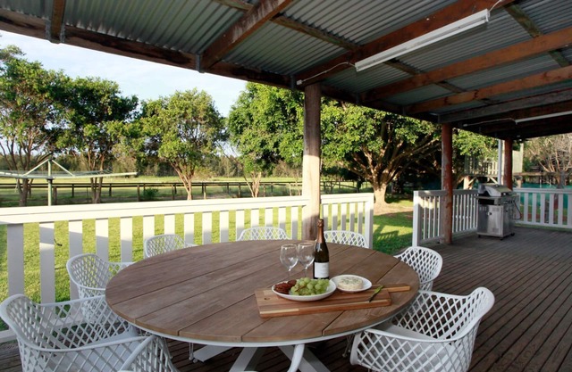 Sahara Trails 3 Bedroom House - Coastal farmhouse escape, with horse riding at your door! in Anna Bay