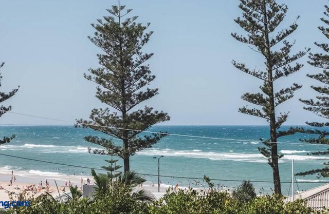 Stunning Burleigh Beach Apartment in Gold Coast