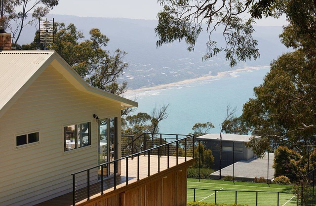 The White House Ocean Views Tennis Court in Lorne in Lorne