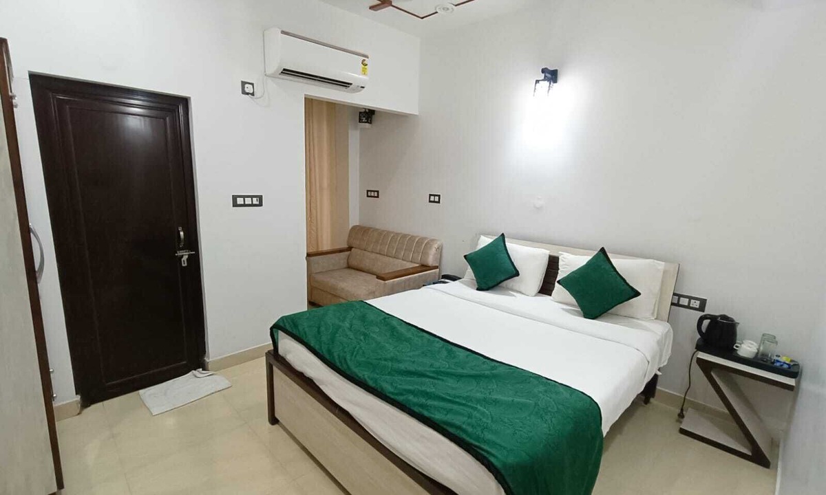 Civil Lines Hotel | Hotel Aman Residency