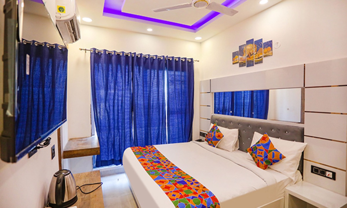 Sector 27 Hotel | FabHotel F9 Noida Sector 27