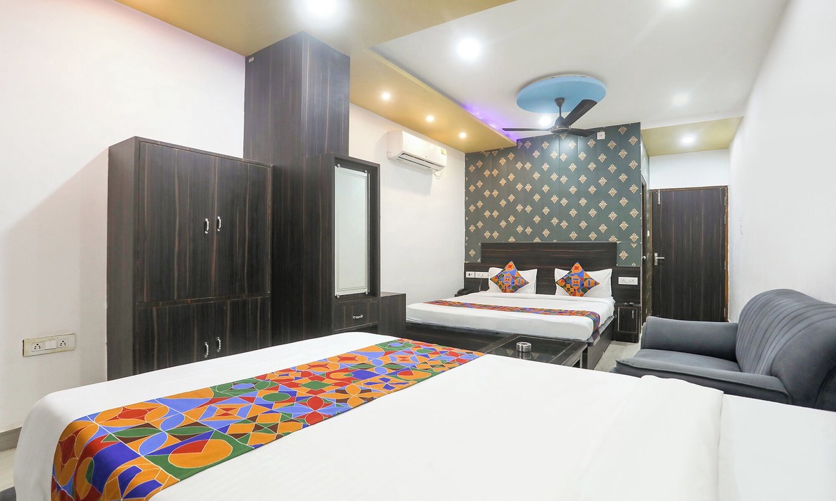 Lanka Hotel | Fabexpress Banarasi Kothi