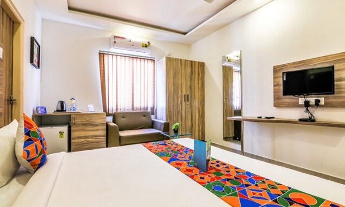Pulikeshi Nagar Hotel | Fabhotel Vista Suites