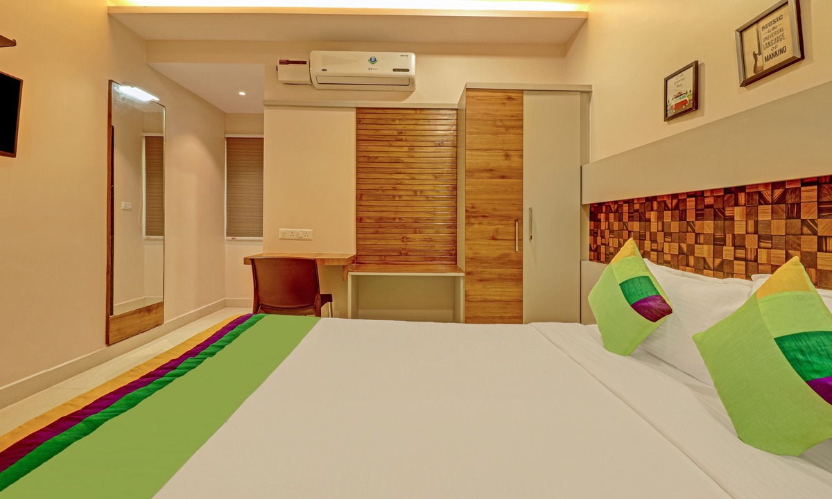 Dwaraka Nagar Hotel | Treebo Rainbow Grand