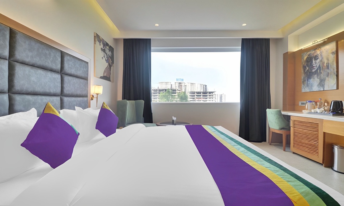 Sector 51 Hotel | Hotel Grand Manor