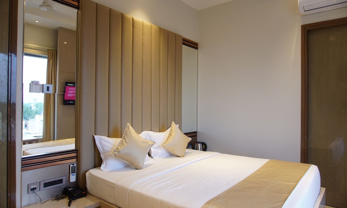 Kanpur Hotel | Red Orchid