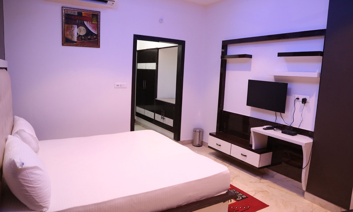 Bharatpur Hotel | Hotel Dhanraj Palace