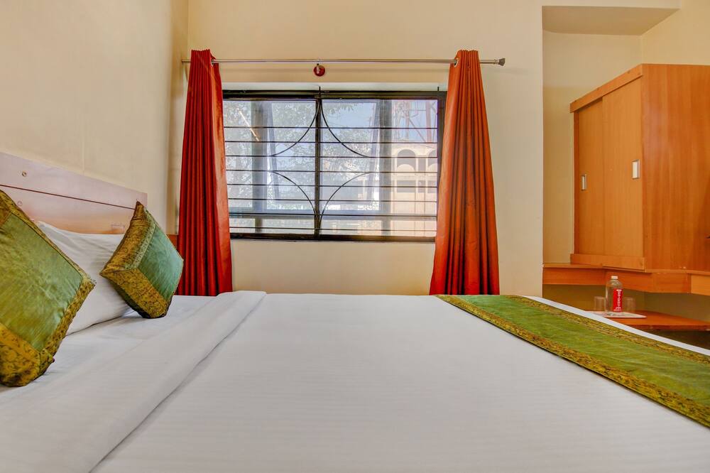 Rajajinagar Hotel | Itsy By Treebo - KES Residency