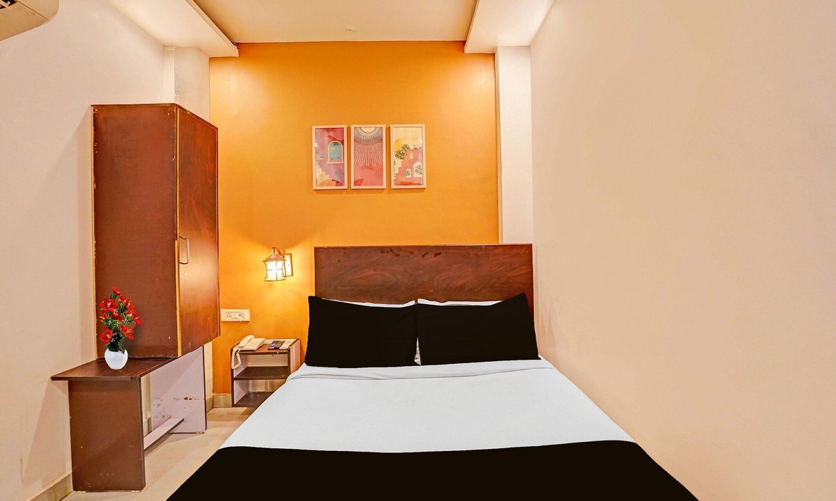 Civil Lines House | Classic Prayagraj Bus Stop Sonica Gold